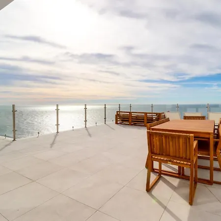 Bayview Hills, Luxury 2 Bedroom