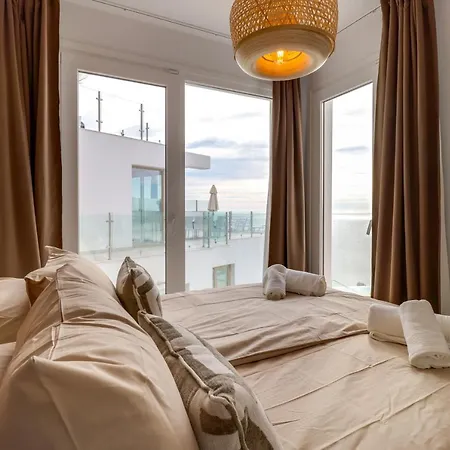 Bayview Hills, Luxury 2 Bedroom