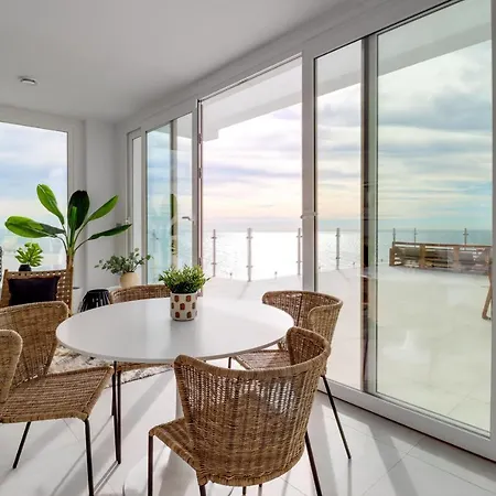 Bayview Hills, Luxury 2 Bedroom *