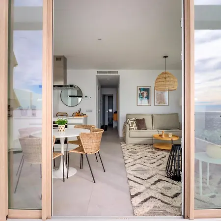 Bayview Hills, Luxury 2 Bedroom *